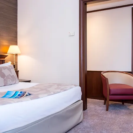West End Promenade Hotel 4*